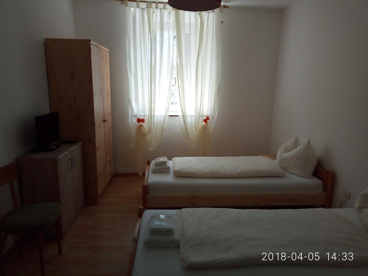 Gasthof Mondschein Hotel Merano Esterno foto