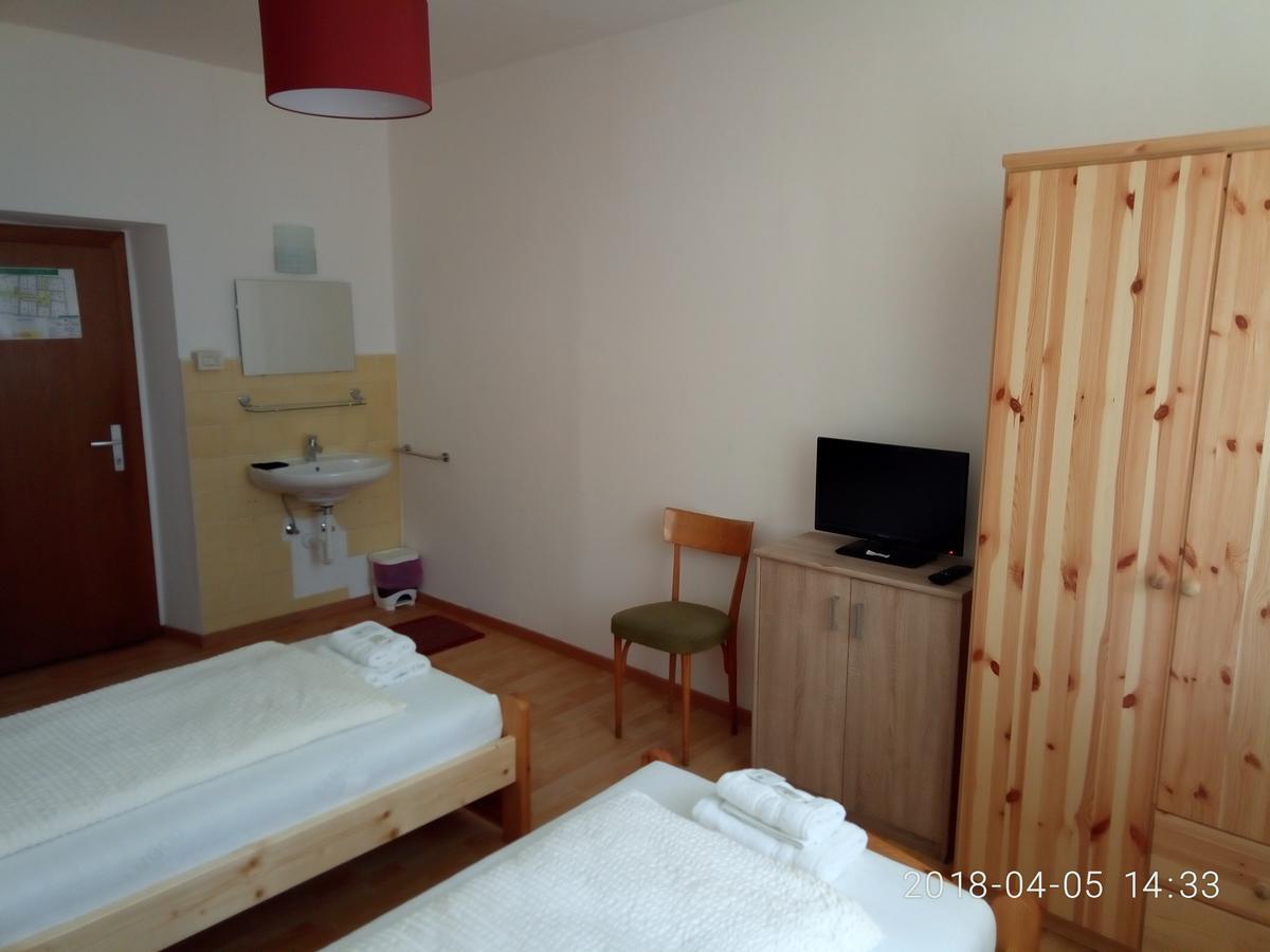 Gasthof Mondschein Hotel Merano Esterno foto