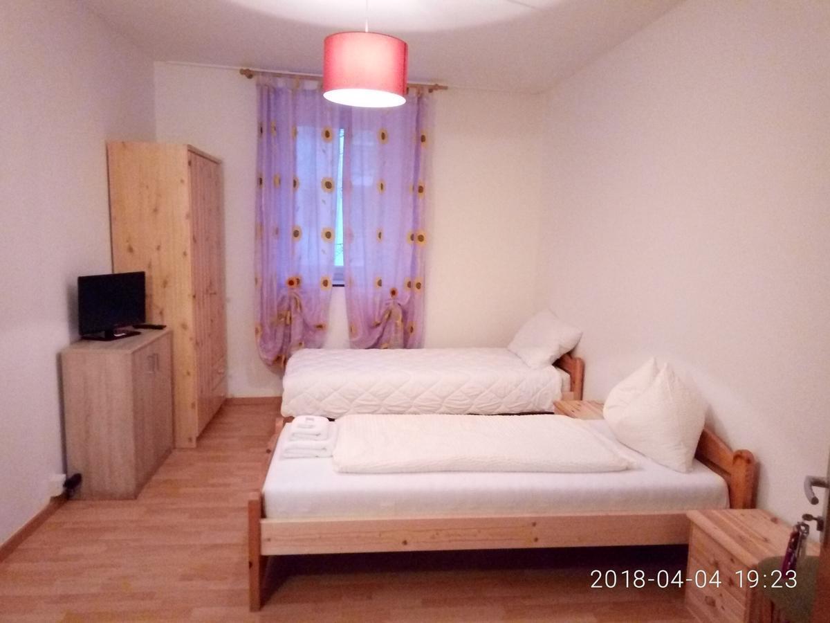 Gasthof Mondschein Hotel Merano Esterno foto