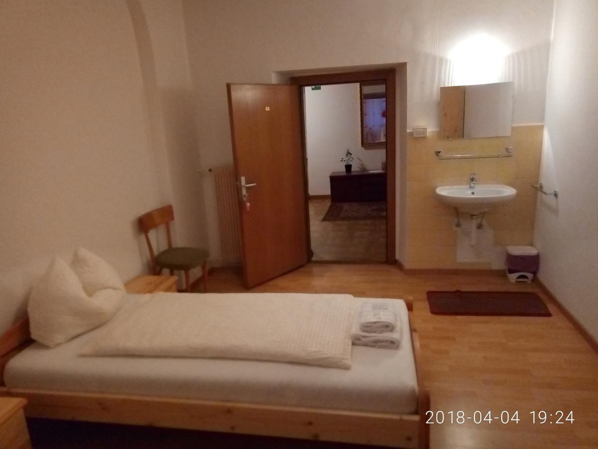 Gasthof Mondschein Hotel Merano Esterno foto