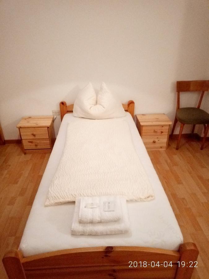 Gasthof Mondschein Hotel Merano Esterno foto