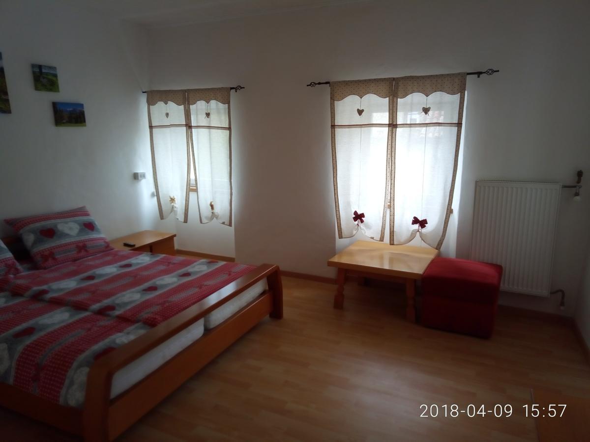 Gasthof Mondschein Hotel Merano Esterno foto