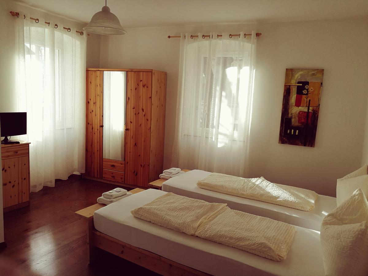 Gasthof Mondschein Hotel Merano Esterno foto