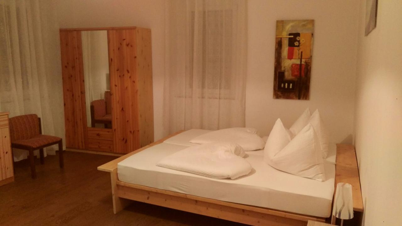 Gasthof Mondschein Hotel Merano Esterno foto
