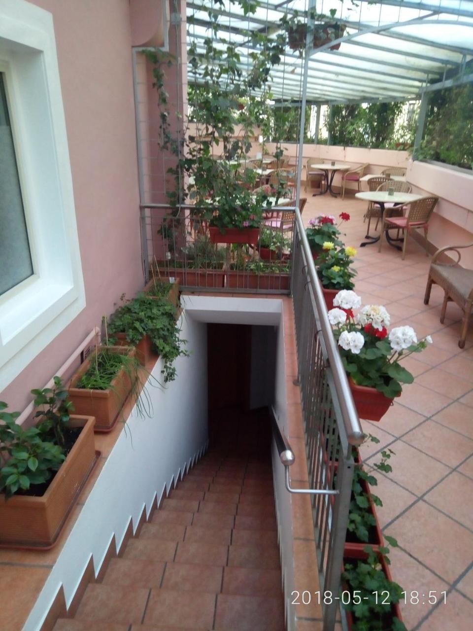 Gasthof Mondschein Hotel Merano Esterno foto
